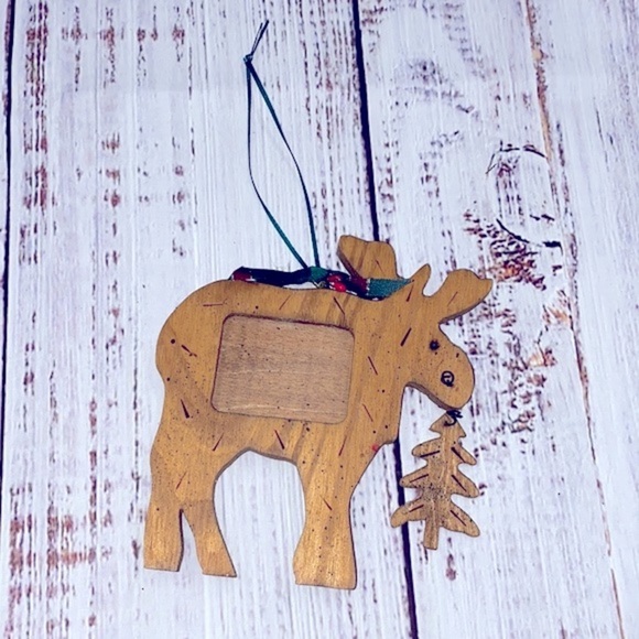 Wooden Christmas moose ohoto ornament - Picture 2 of 3